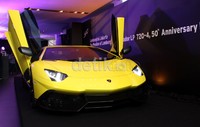Desainnya tetap sangar dengan lekuk tajam khas Lamborghini yang mampu mengintimidasi setiap lawan yang ditemuinya di jalan.