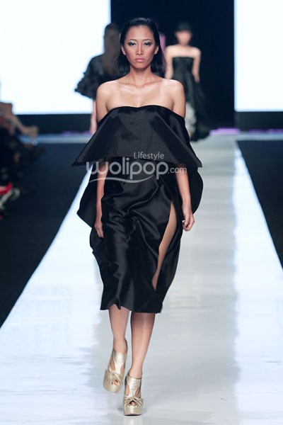 Jakarta, Indonesia - 21 Oktober. Yogie Pratama. Jakarta Fashion Week 2014 at Senayan City. 21 Oktober 2013. Jakarta. [Foto: Mohammad Abduh/Wolipop]