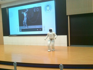 Menyaksikan Kecanggihan Robot Asimo di Tokyo