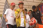 Jokowi Bersama Warga Gowes Sepeda Santai