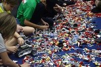 Para peserta WRO 2013 yang berasal dari 37 negara memamerkan robot karya mereka lokasi penyelenggaraan di Ecovention Hall, Ecopark, Ancol. Lamhot Aritonang/detikFoto