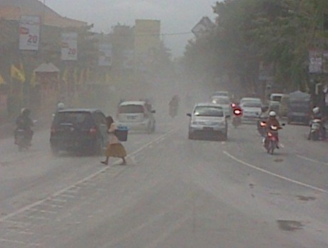  Menko Kesra Soal Merapi: Lebih Bagus Batuk Daripada Ditahan Letusannya