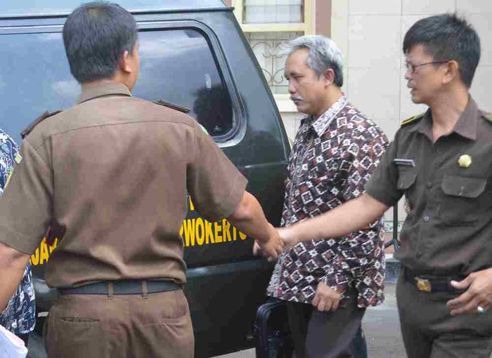 Mantan Rektor Unsoed Segera Duduk di Kursi Pesakitan Pengadilan Korupsi