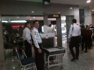 Cegah Kericuhan, MK Pasang X-Ray di Pintu Masuk