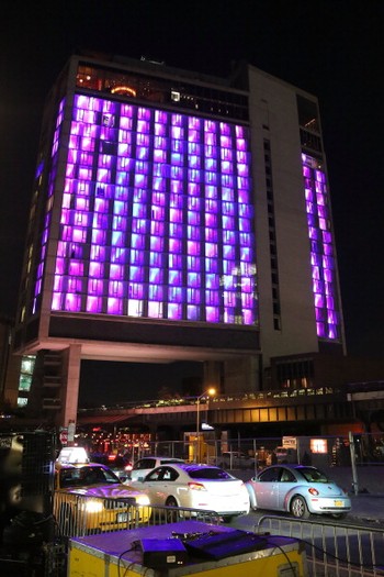 Gedung tempat peluncuran Sony PS 4 di New York, Amerika Serikat. (kredit foto: Getty Images)