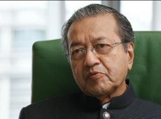 Mahathir Mohamad Dilarikan ke Rumah Sakit
