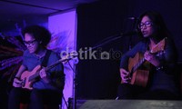 Ini dia duo Endah N Rhesa di panggung JBF 2013. Gusmun/detikHOT.