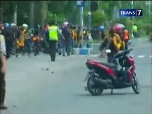 Ribuan Pesilat Bentrok dengan Warga