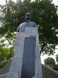 Selain monumen Jose Rizal, di taman ini terdapat pula patung mantan Presiden Filipina seperti Ferdinand Marcos dan Corazon Aquino (Sastri/detikTravel)