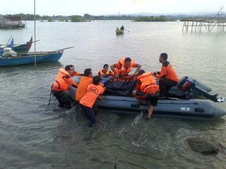Perahu Nelayan Terbalik di Semarang, 2 Orang Tewas