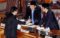 Rapat paripurna DPR kali ini mengagendakan Pidato Pembukaan Masa Persidangan II tahun sidang 2013-2014. Rapat dipimpin oleh Ketua DPR Marzuki Alie.