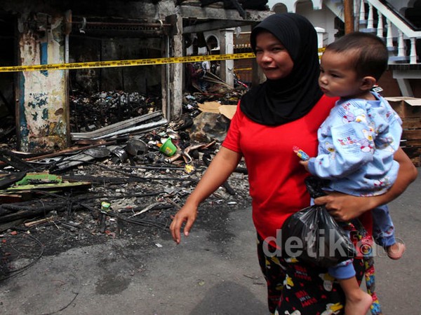 Tawuran di Johar Baru Hanguskan Dua Rumah