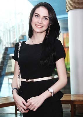 Ingin Punya Momongan, Arumi Bachsin dan Emil Usaha Dua Kali Sehari