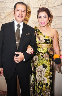 Mayangsari dan sang suami Bambang Trihatmodjo terlihat semakin mesra.