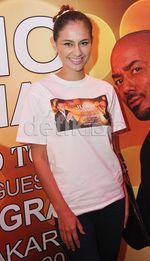 Julio Iglesias Gandeng Bunga Citra Lestari