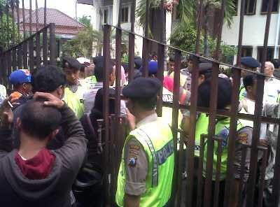 Sidang Putusan Kades Suwayuwo Digelar Hari Ini, Warga Mulai Berdatangan