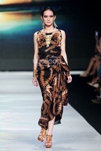 Jakarta, Indonesia - 22 Oktober. Poppy Darsono Pesisir Nan Cantik. Jakarta Fashion Week 2014 at Senayan City. 22 Oktober 2013. Jakarta. [Foto: Mohammad Abduh/Wolipop]