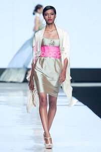 Jakarta, Indonesia - 22 Oktober. Agnes Budhisurya Peony. Jakarta Fashion Week 2014 at Senayan City. Jakarta. [Foto: Mohammad Abduh/Wolipop]