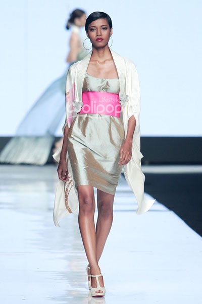 Jakarta, Indonesia - 22 Oktober. Agnes Budhisurya Peony. Jakarta Fashion Week 2014 at Senayan City. Jakarta. [Foto: Mohammad Abduh/Wolipop]