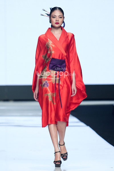 Jakarta, Indonesia - 22 Oktober. Agnes Budhisurya Peony. Jakarta Fashion Week 2014 at Senayan City. Jakarta. [Foto: Mohammad Abduh/Wolipop]