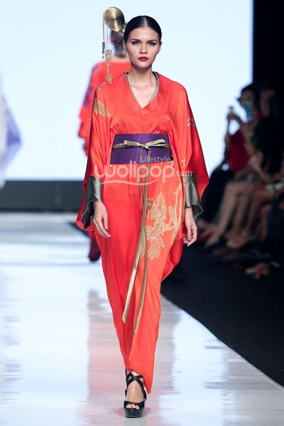 Jakarta, Indonesia - 22 Oktober. Agnes Budhisurya Peony. Jakarta Fashion Week 2014 at Senayan City. Jakarta. [Foto: Mohammad Abduh/Wolipop]