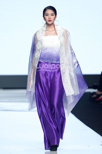 Jakarta, Indonesia - 22 Oktober. Agnes Budhisurya Peony. Jakarta Fashion Week 2014 at Senayan City. Jakarta. [Foto: Mohammad Abduh/Wolipop]