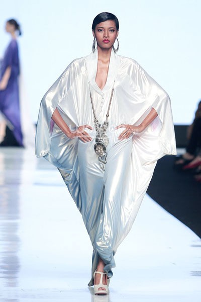 Jakarta, Indonesia - 22 Oktober. Agnes Budhisurya Peony. Jakarta Fashion Week 2014 at Senayan City. Jakarta. [Foto: Mohammad Abduh/Wolipop]