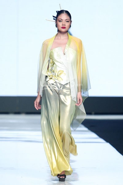 Jakarta, Indonesia - 22 Oktober. Agnes Budhisurya Peony. Jakarta Fashion Week 2014 at Senayan City. Jakarta. [Foto: Mohammad Abduh/Wolipop]