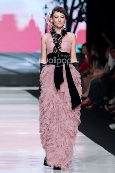 Jakarta, Indonesia - 22 Oktober. Gregorius Vici Spirit of Springs. Jakarta Fashion Week 2014 at Senayan City. 22 Oktober 2013. Jakarta. [Foto: Mohammad Abduh/Wolipop]