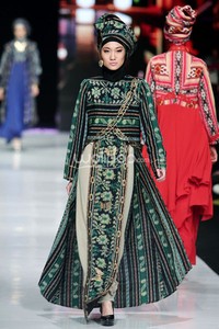 Jakarta, Indonesia - 22 Oktober. Hennie Noer Elegances in Shades of Romantic. Jakarta Fashion Week 2014 at Senayan City. 22 Oktober 2013. Jakarta. [Foto: Mohammad Abduh/Wolipop]