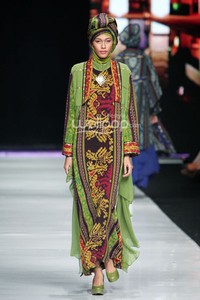 Jakarta, Indonesia - 22 Oktober. Hennie Noer Elegances in Shades of Romantic. Jakarta Fashion Week 2014 at Senayan City. 22 Oktober 2013. Jakarta. [Foto: Mohammad Abduh/Wolipop]