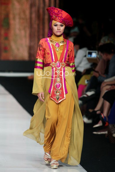 Jakarta, Indonesia - 22 Oktober. Lia Afif Gymaversa Queen. Jakarta Fashion Week 2014 at Senayan City. 22 Oktober 2013. Jakarta. [Foto: Mohammad Abduh/Wolipop]