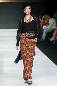 Jakarta, Indonesia - 22 Oktober. Poppy Darsono Pesisir Nan Cantik. Jakarta Fashion Week 2014 at Senayan City. 22 Oktober 2013. Jakarta. [Foto: Mohammad Abduh/Wolipop]