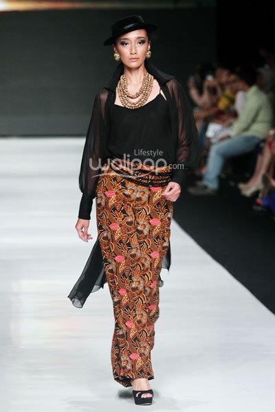 Jakarta, Indonesia - 22 Oktober. Poppy Darsono Pesisir Nan Cantik. Jakarta Fashion Week 2014 at Senayan City. 22 Oktober 2013. Jakarta. [Foto: Mohammad Abduh/Wolipop]