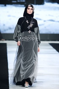 Jakarta, Indonesia - 22 Oktober. Tuty Adib Romantic Freeze. Jakarta Fashion Week 2014. at Senayan City. 22 Oktober 2013. Jakarta. [Foto: Mohammad Abduh/Wolipop]