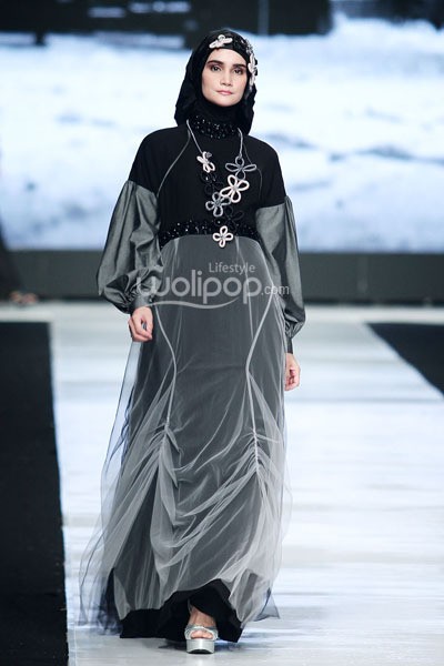 Jakarta, Indonesia - 22 Oktober. Tuty Adib Romantic Freeze. Jakarta Fashion Week 2014. at Senayan City. 22 Oktober 2013. Jakarta. [Foto: Mohammad Abduh/Wolipop]