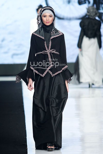 Jakarta, Indonesia - 22 Oktober. Tuty Adib Romantic Freeze. Jakarta Fashion Week 2014. at Senayan City. 22 Oktober 2013. Jakarta. [Foto: Mohammad Abduh/Wolipop]