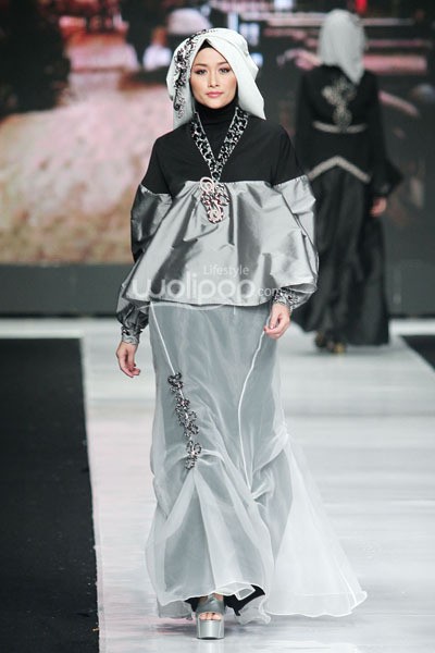 Jakarta, Indonesia - 22 Oktober. Tuty Adib Romantic Freeze. Jakarta Fashion Week 2014. at Senayan City. 22 Oktober 2013. Jakarta. [Foto: Mohammad Abduh/Wolipop]