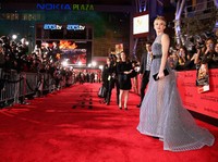 Tiba di lokasi acara, Jennifer Lawrence langsung menjadi pusat perhatian. Christopher Polk/Getty Images/AFP.