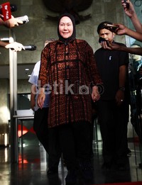 Atut meninggalkan gedung KPK, Jakarta. Lamhot Aritonang/detikFoto.