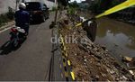 Jalan Inspeksi Ciliwung Lama Longsor