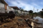 Jalan Inspeksi Ciliwung Lama Longsor