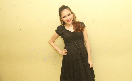 Rumah Tangga di Ambang Perceraian, Ayu Ting Ting Tetap Happy