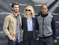 Cast member Jamie Foxx juga hadir menemani kedua sejoli ini. REUTERS/Kevork Djansezian.