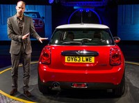 MINI model terbaru akan lebih menarik bagi kaum muda dan juga para penggemar MINI yang berusia lebih tua. MINI generasi sebelumnya diluncurkan tahun 2007 lalu. (dok MINI)