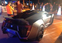 Jantung pacu dari supercar termahal di dunia ini disokong oleh mesin 3.7 liter twin-turbo yang mampu menghantarkan tenaga hingga 770 hp dan torsi 737 lb-ft. (Dok Carbuzz)