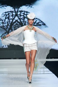 Jakarta, Indonesia - 22 Oktober. Fuji Tjandra Asia Syndrome. Jakarta Fashion Week 2014 at Senayan City. 22 Oktober 2013. Jakarta. [Foto: Mohammad Abduh/Wolipop]