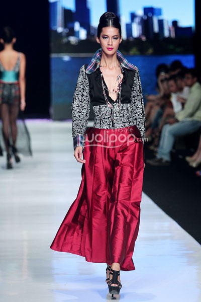 Jakarta, Indonesia - 22 Oktober. Oki Wong Muse. Jakarta Fashion Week 2014 at Senayan City. 22 Oktober 2013. Jakarta. [Foto: Mohammad Abduh/Wolipop]