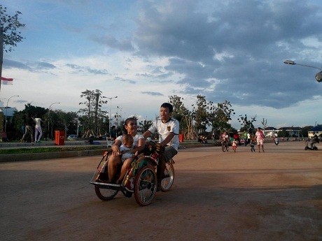 Taman Waduk Pluit Ramai Dikunjungi, Berkah Bagi Becak Mini
