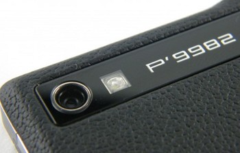 Sebelumnya, BlackBerry juga pernah merilis Porsche Design P9981. (kredit foto: Techradar)